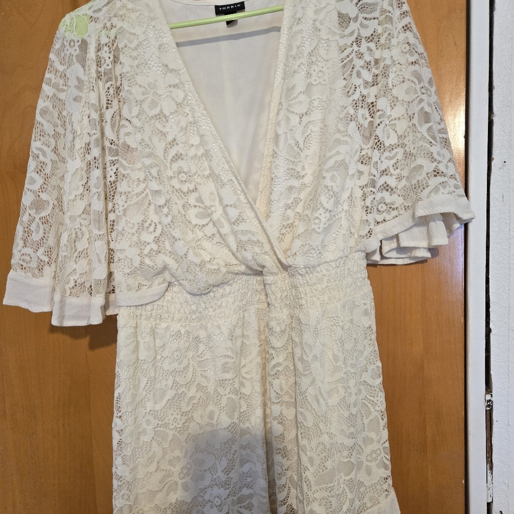 Cream color blouse size 1 torrid